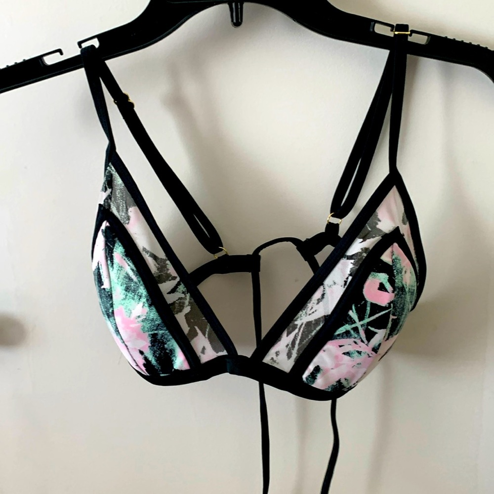 Bikini top (no tag) black and pink. Size M. 34C